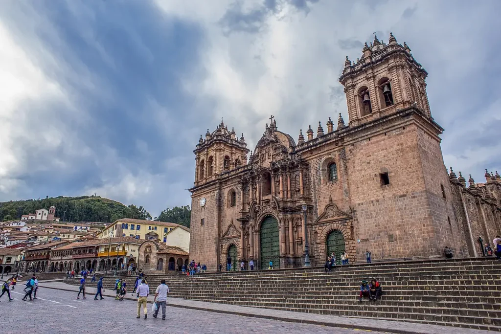 Cusco Milenario: Templos Incas y Fortalezas al Amanecer