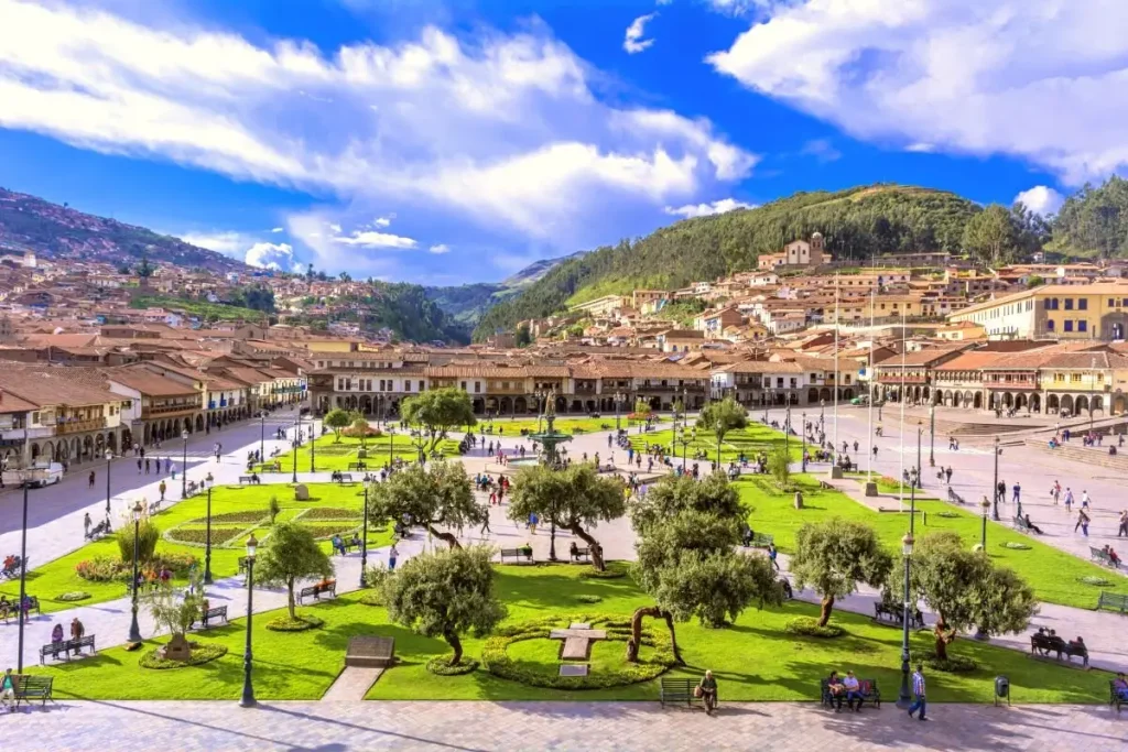Cusco Milenario: Templos Incas y Fortalezas al Amanecer