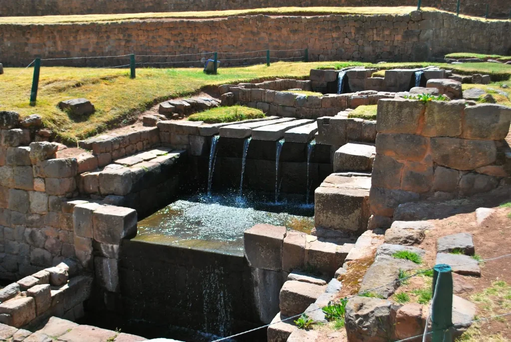 Valle Sur: Arte Colonial e Ingeniería Inca sin Multitudes